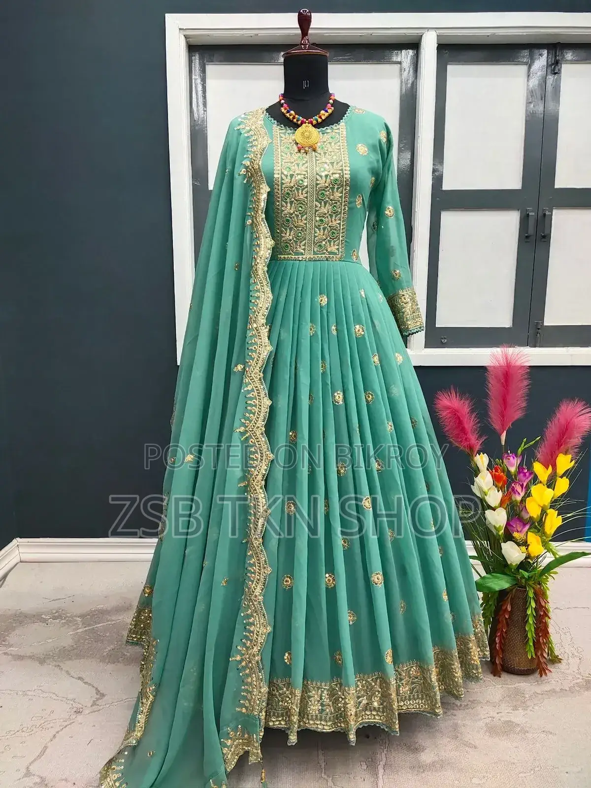 রেডিমেড জর্জেট এমব্রয়ডারি পার্টি ড্রেস