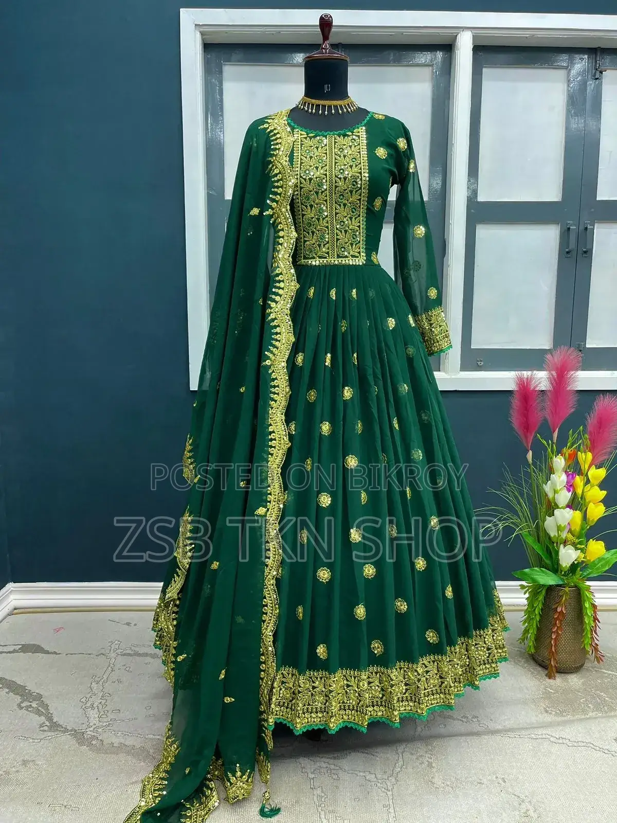 রেডিমেড জর্জেট এমব্রয়ডারি পার্টি ড্রেস