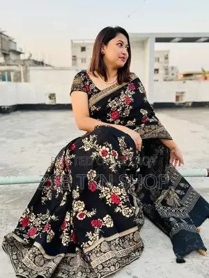 Dhupian Silk Saree With Blouse Piece