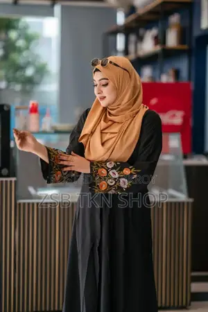 এমব্রয়ডারি বোরকা (শুধুমাত্র বোরকা) হাতায় এমব্রয়ডারি কাজ