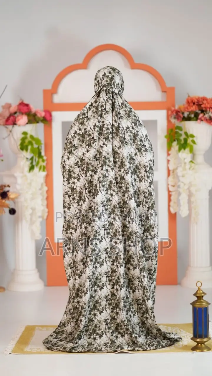 Salah Long Khimar