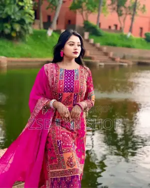 থ্রি-প্লাই ইন্ডিয়ান ওয়েটলেস জর্জেট ফেব্রিক।