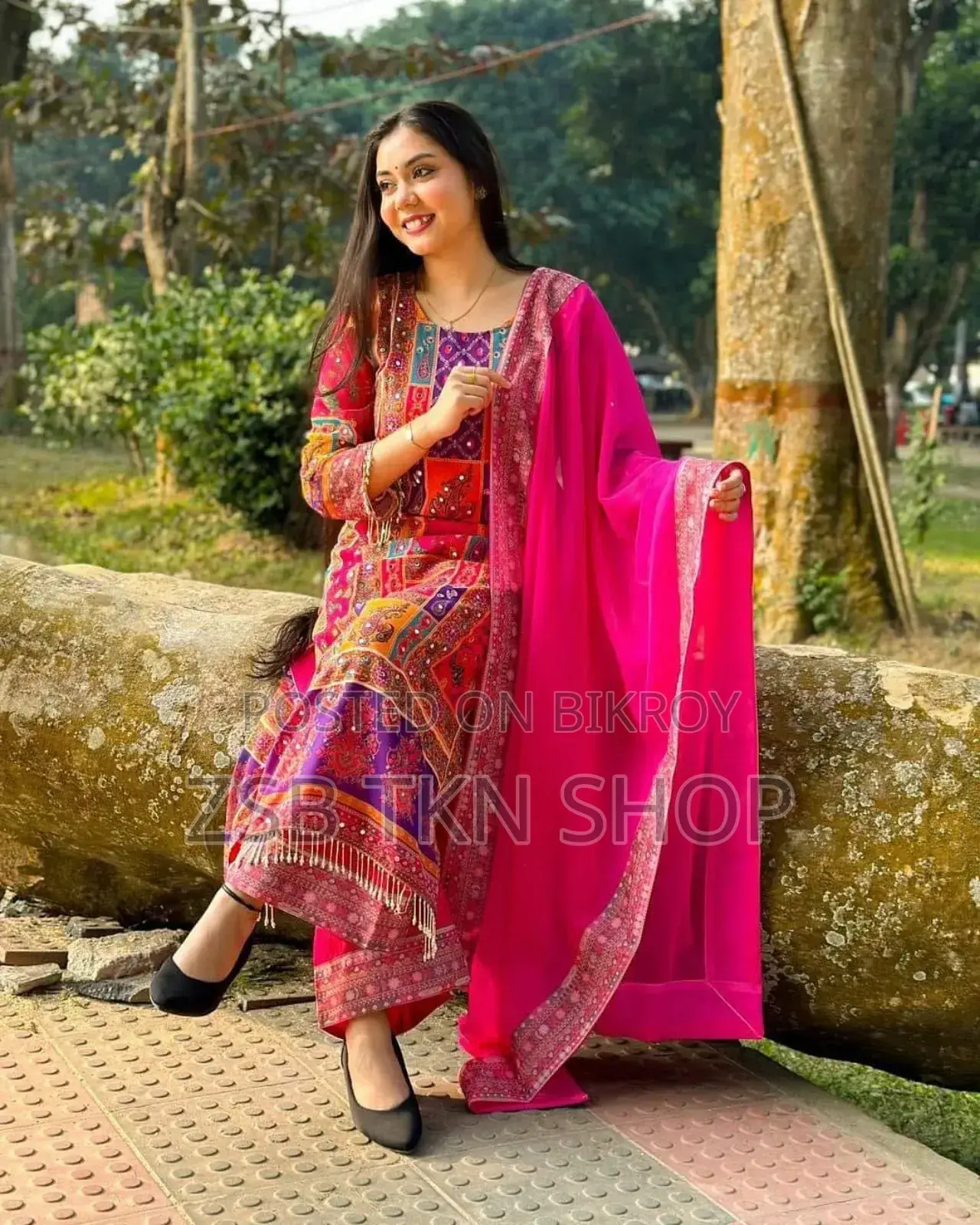 থ্রি-প্লাই ইন্ডিয়ান ওয়েটলেস জর্জেট ফেব্রিক।