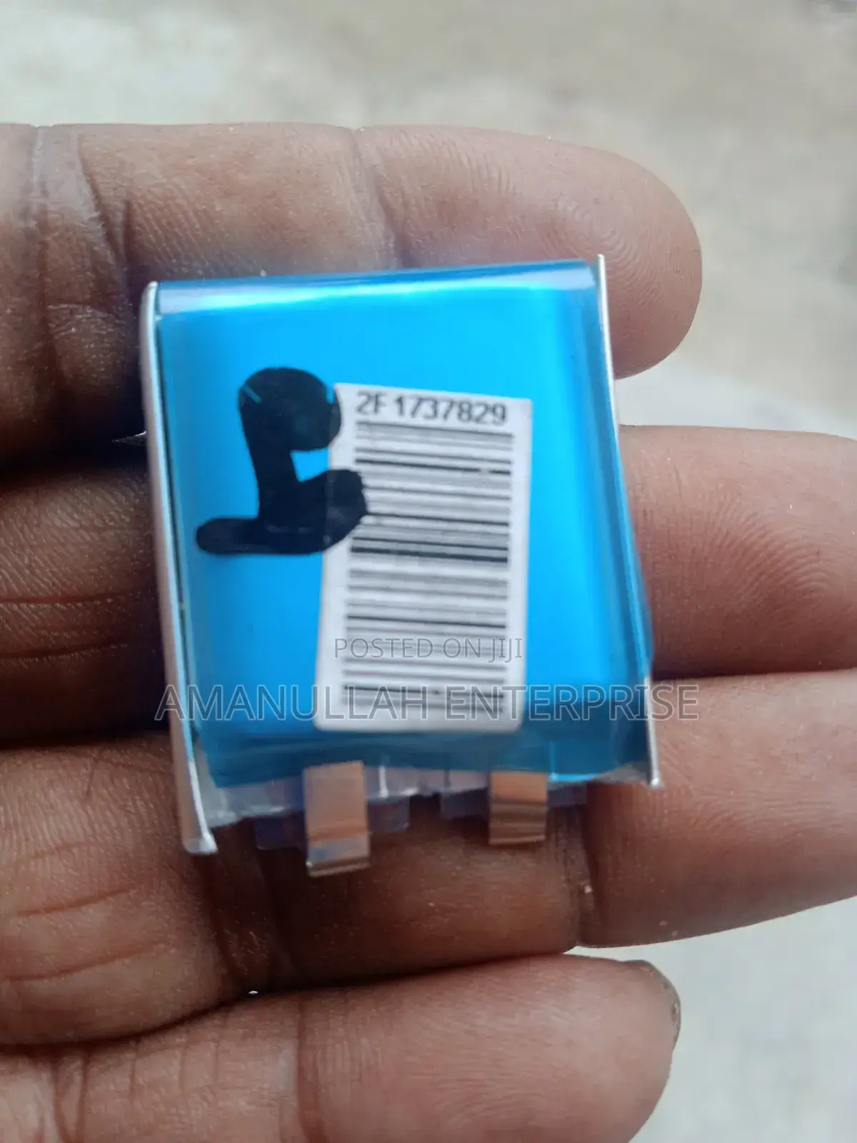 মিনি লিথিয়াম পলিমার ৩.৭ ভোল্ট ব্যাটারি।
