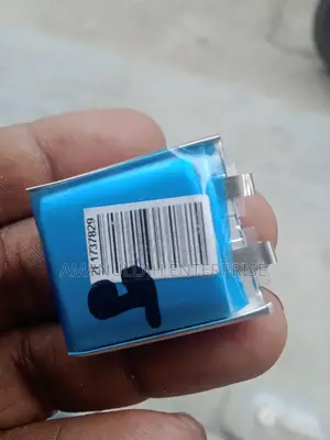 মিনি লিথিয়াম পলিমার ৩.৭ ভোল্ট ব্যাটারি।