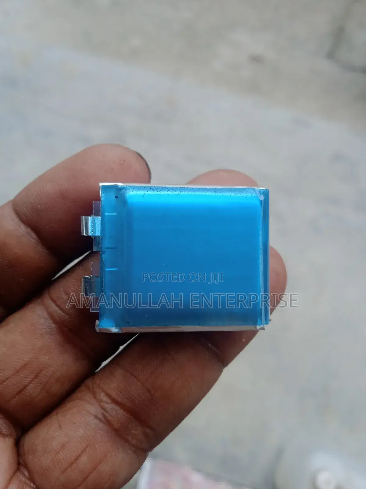 মিনি লিথিয়াম পলিমার ৩.৭ ভোল্ট ব্যাটারি।