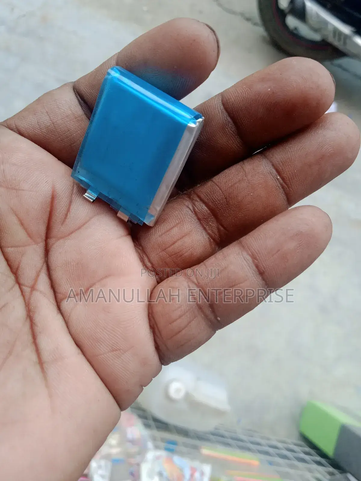 মিনি লিথিয়াম পলিমার ৩.৭ ভোল্ট ব্যাটারি।