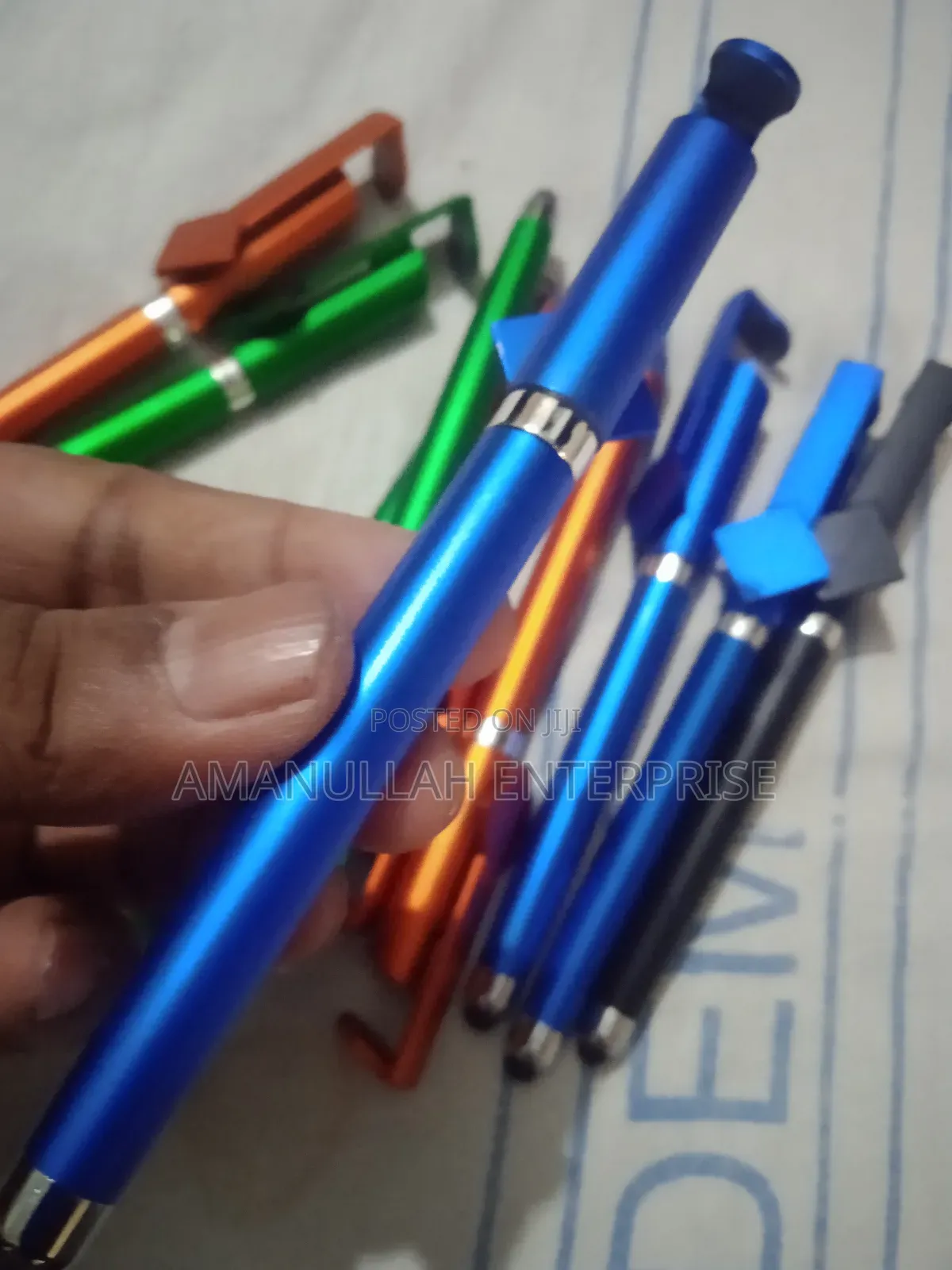 মোবাইল স্ট্যান্ড সহ ৩ ইন ১ টাচ স্ক্রিন স্টাইলাস পেন/