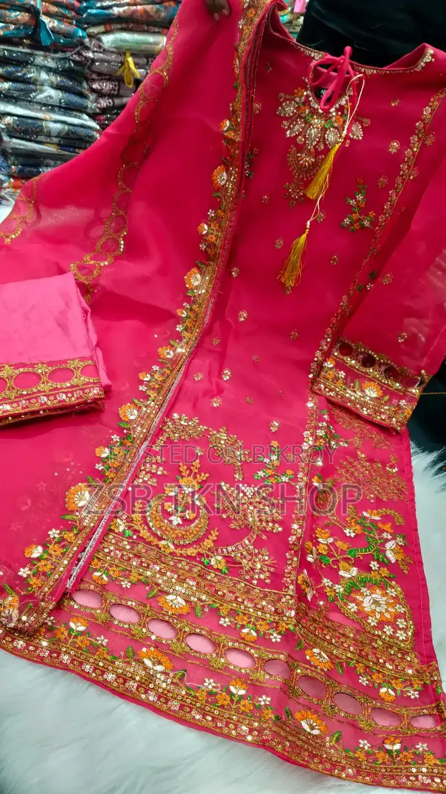 পাকিস্তানি ডিজাইন ৪-পিস সাদা বাহার টিস্যু সেট
