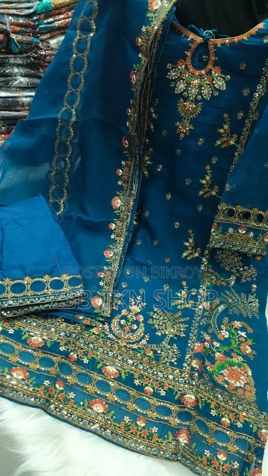পাকিস্তানি ডিজাইন ৪-পিস সাদা বাহার টিস্যু সেট