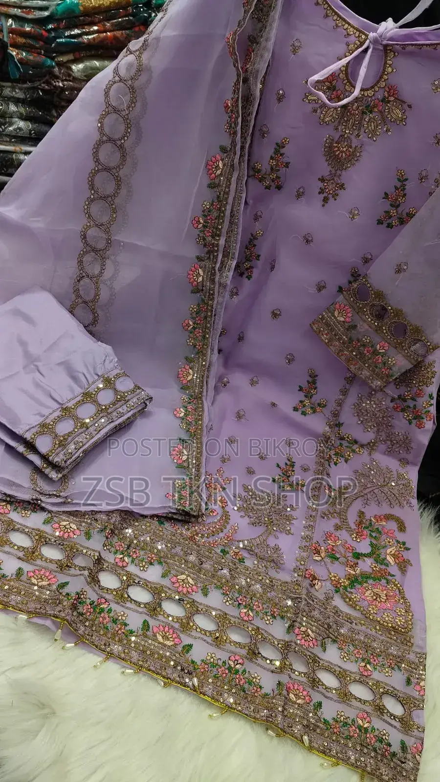 পাকিস্তানি ডিজাইন ৪-পিস সাদা বাহার টিস্যু সেট
