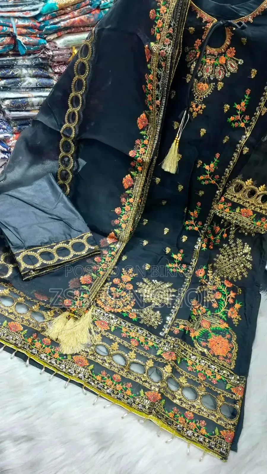 পাকিস্তানি ডিজাইন ৪-পিস সাদা বাহার টিস্যু সেট