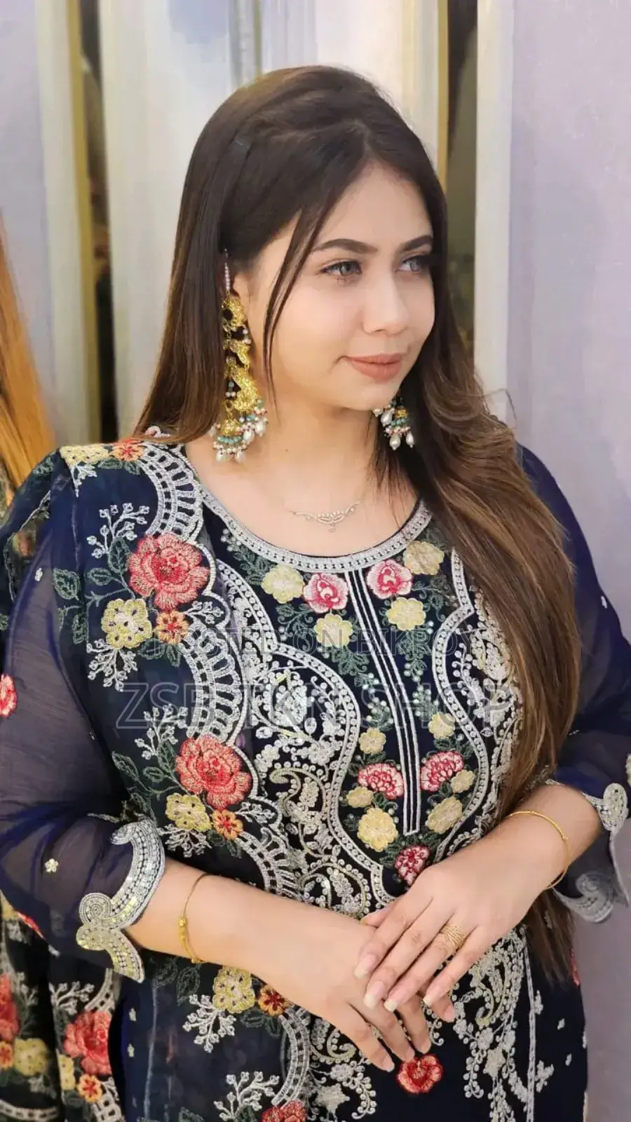 পাকিস্তানি ডিজাইন ৪-পিস সাদা বাহার টিস্যু সেট
