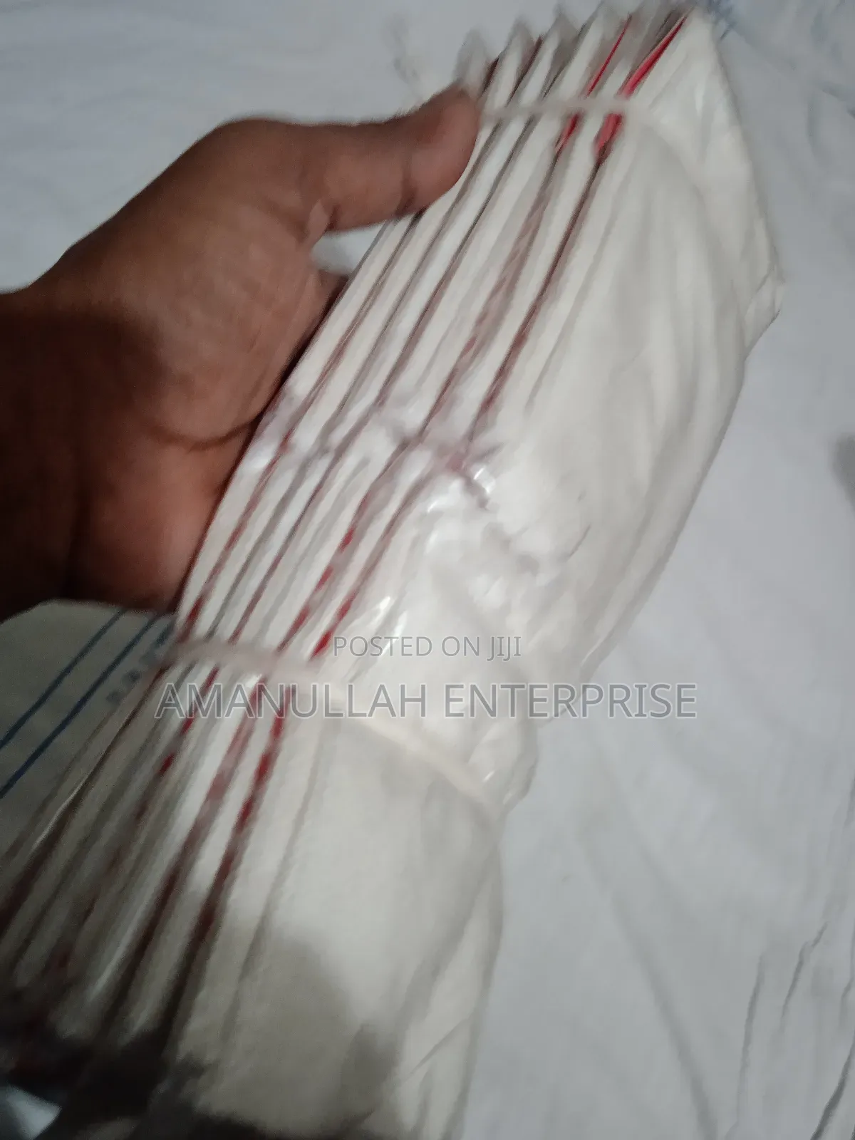 ফুটবল খেলার সময় খেলোয়াড়দের সুরক্ষার জন্য ফুটবলে "অ্যাঙ্কল গার্ড"।