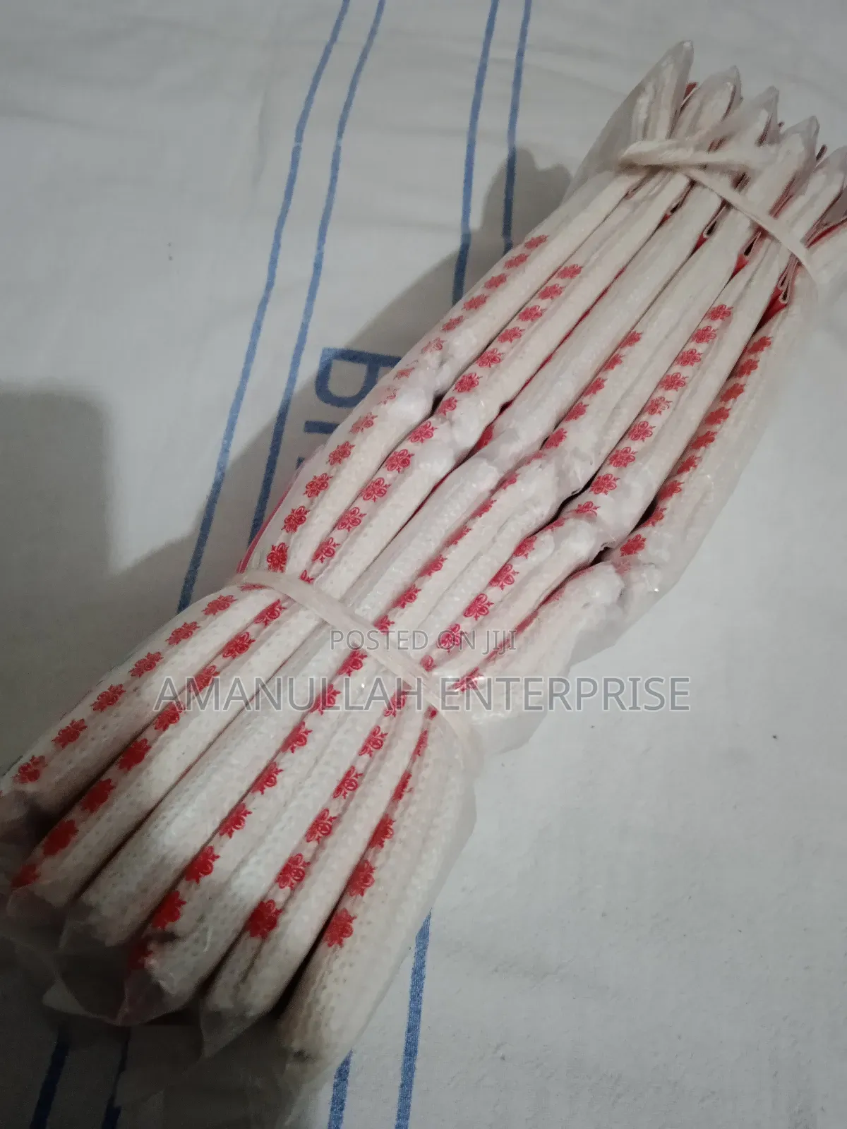 ফুটবল খেলার সময় খেলোয়াড়দের সুরক্ষার জন্য ফুটবলে "অ্যাঙ্কল গার্ড"।