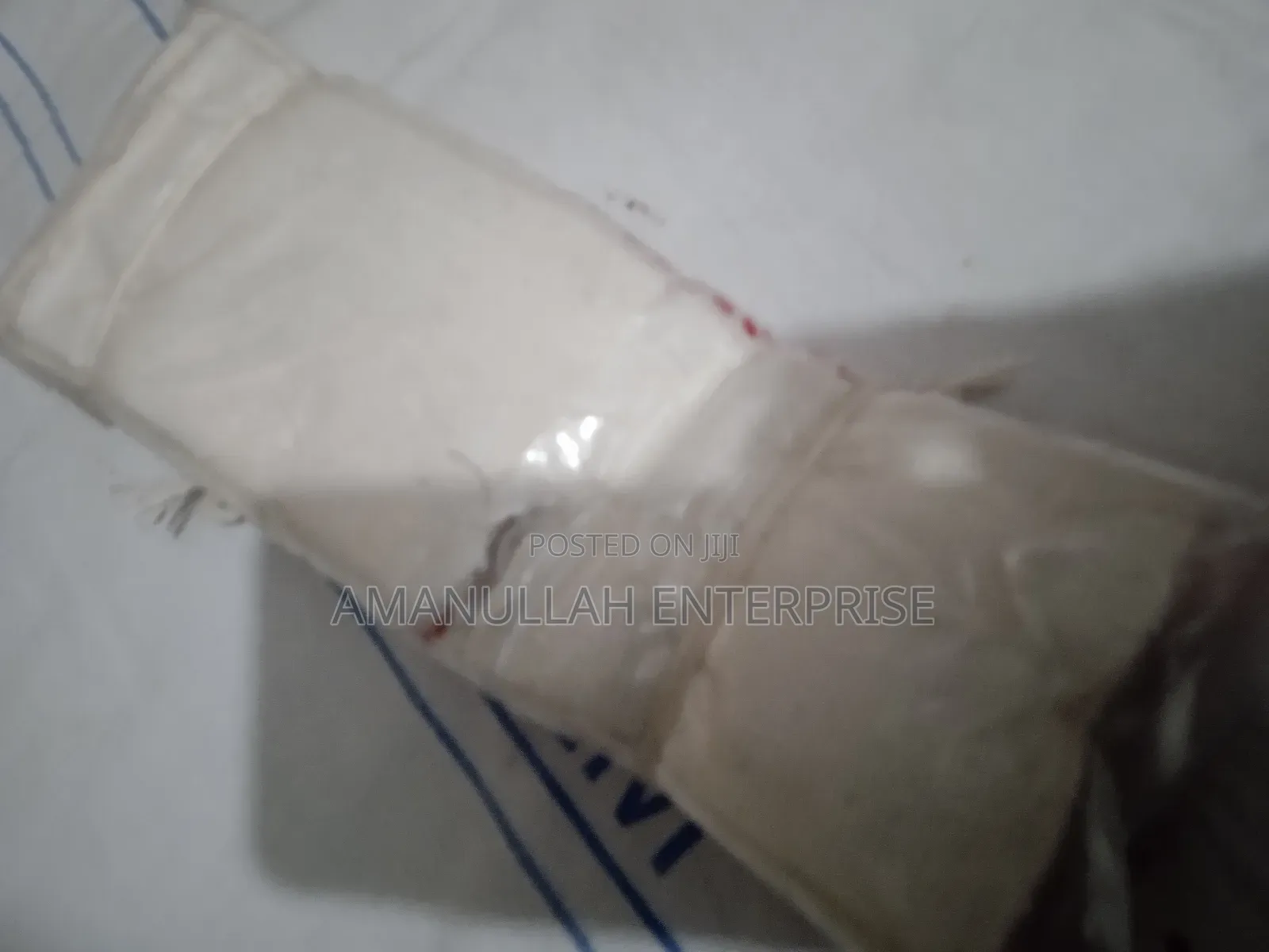 ফুটবল খেলার সময় খেলোয়াড়দের সুরক্ষার জন্য ফুটবলে "অ্যাঙ্কল গার্ড"।