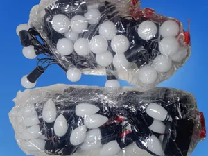 মাল্টি-কালার এলইডি বল বাল্ব ফেয়ারি লাইট, যা গ্লোব স্ট্রিং নামেও পরিচিত।