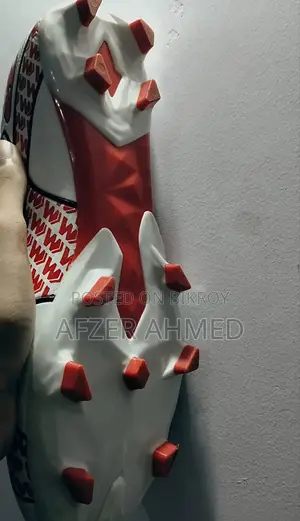 বিক্রির জন্য একদম নতুন ফুটবল বুট!?