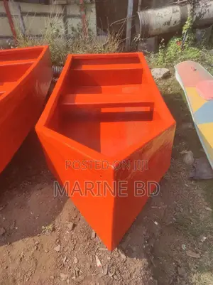 মাছ চাষের প্রজেক্টের জন্য তানিশা ছোট বোট