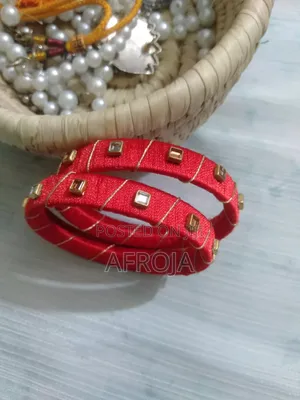 হাতে তৈরি চুড়ি