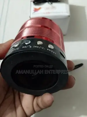 মিনি ব্লুটুথ স্পিকার পোর্টেবল ওয়্যারলেস স্পিকার ব্লুটুথ সহ।