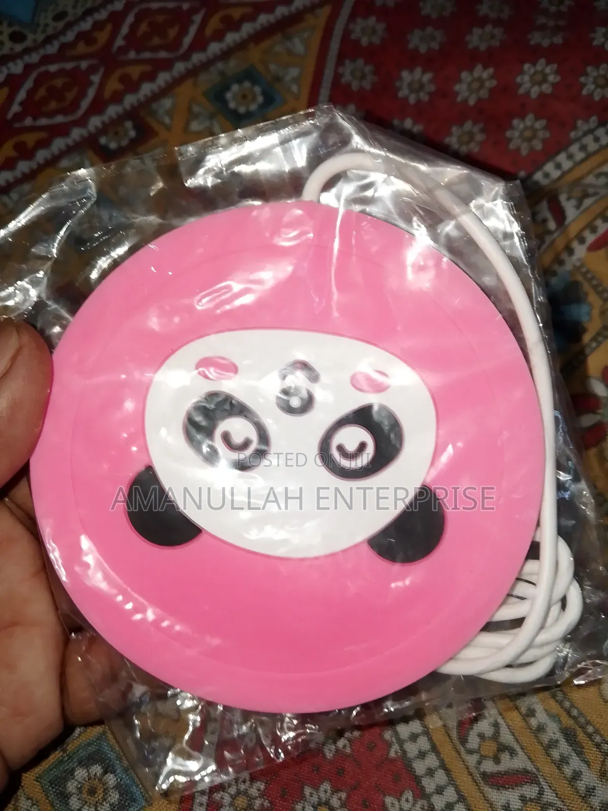 পানীয় গরম রাখার জন্য ইউএসবি কাপ ওয়ার্মার।