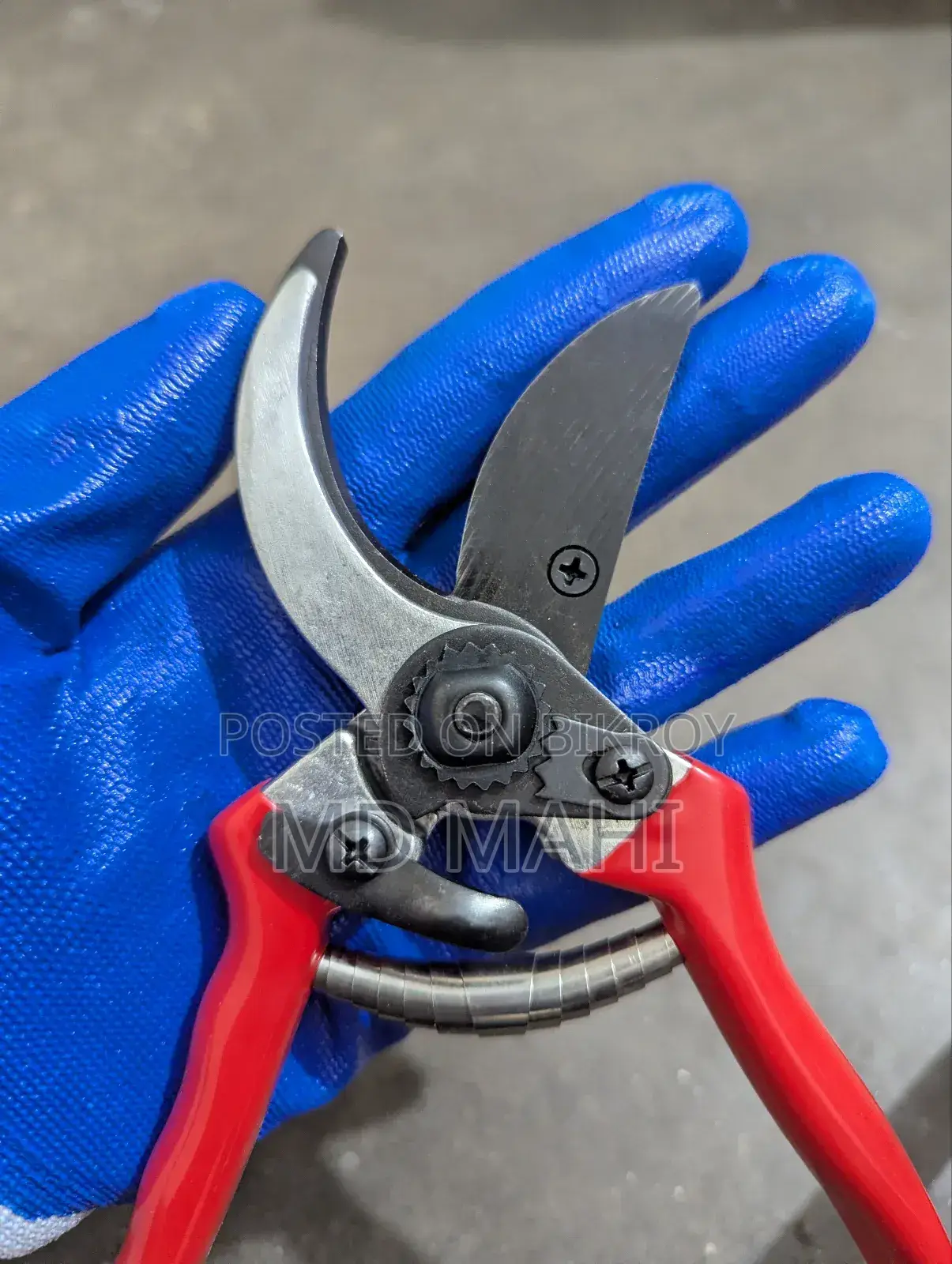 R J Pruning Shear