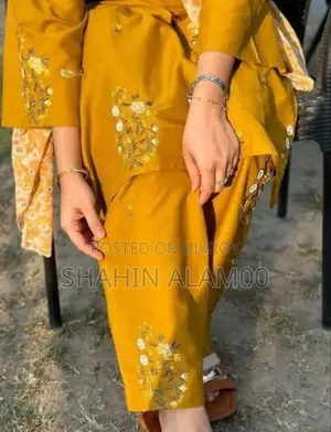 এম্বডারি কাজ করা থ্রী-পিস