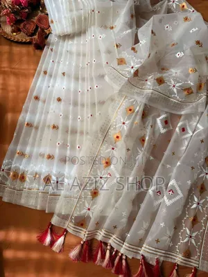Half Silk Skin Print Saree 
With Blouse Piece