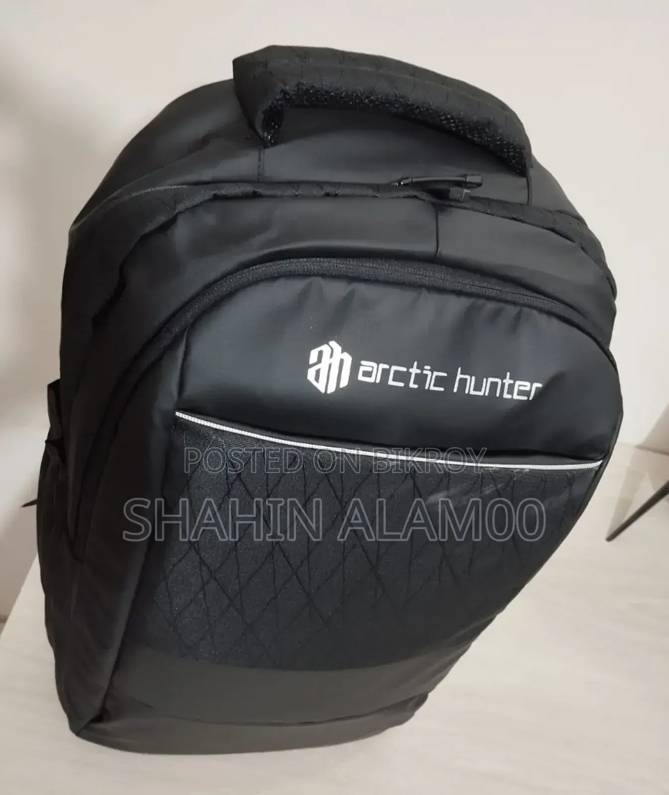 আর্কটিক হান্টার অফিসিয়াল ব্যাগ