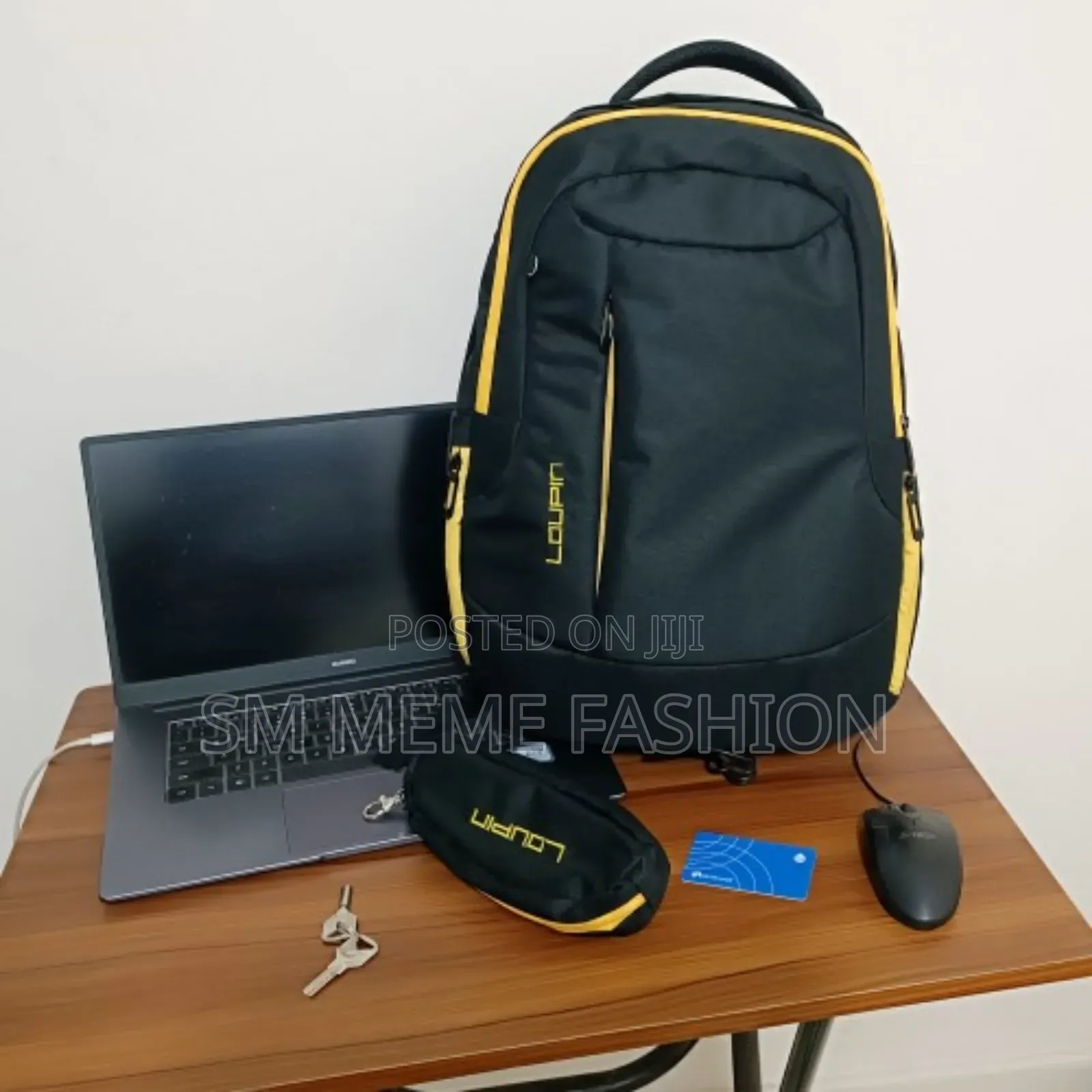 উচ্চতা এবং চওড়ায় : ১৮" X ১২"। এই ব্যাগটিতে
