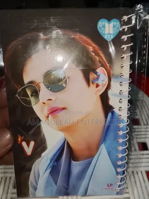 কে-পপ গ্রুপ বিটিএস (BTS) সম্বলিত স্পাইরাল-বাউন্ড নোটবুক।