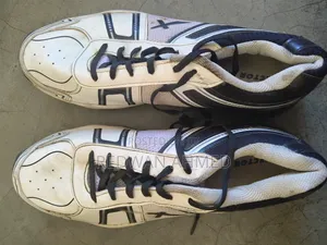 Selling a pair of shoes