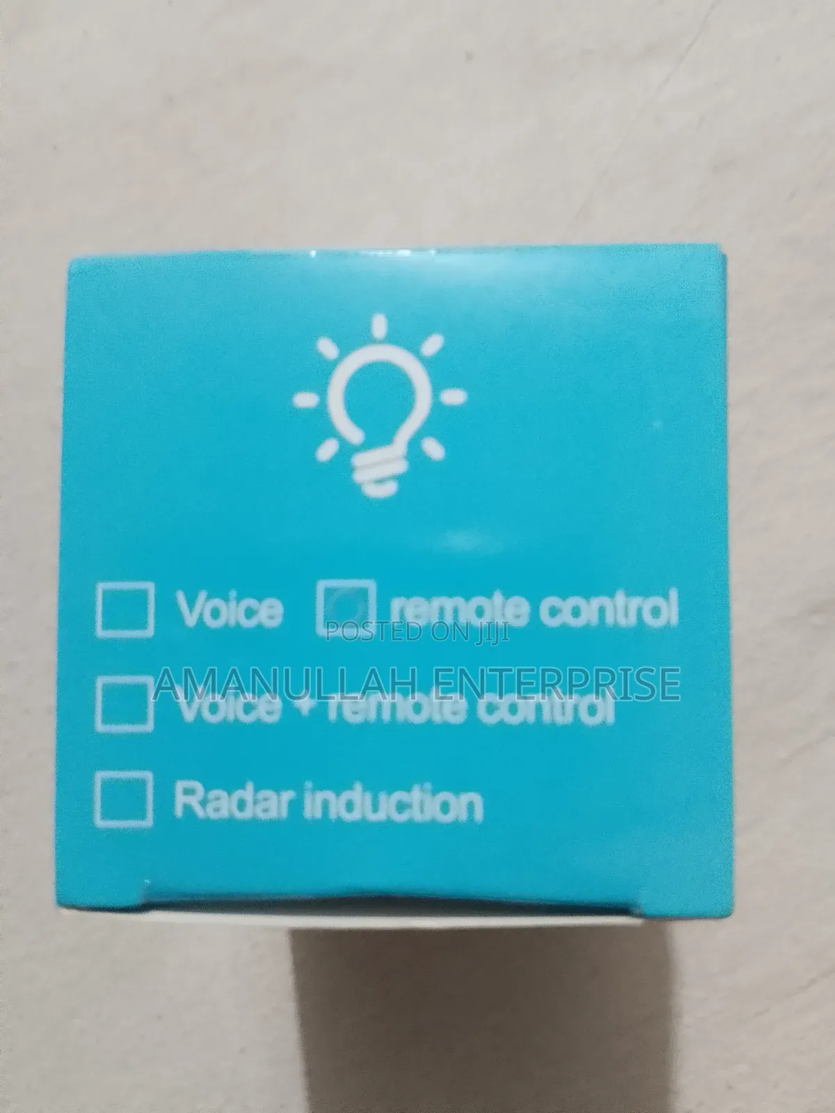 Wireless Lamp Holder With a Remote Control an E27 Screw Socket.