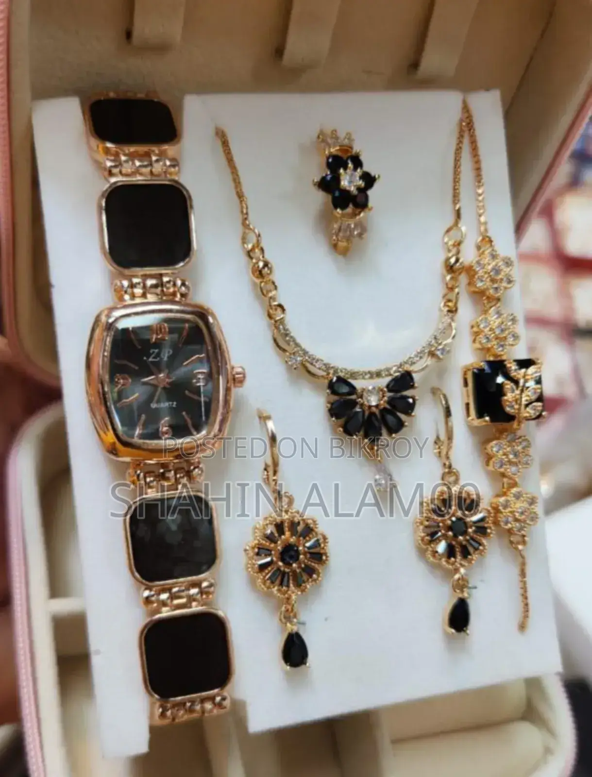 Eye-catching 6-in-1 Jewelry and Watch Set