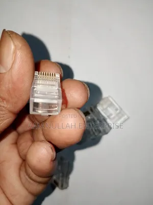 ইথারনেট নেটওয়ার্ক ক্যাবলের প্রান্ত শেষ করার জন্য আরজে৪৫ (RJ45) কানেক্টর।