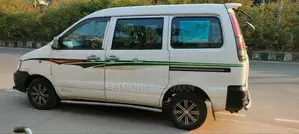 Toyota Noah 2.0 FWD (8 Seater) 2005 White