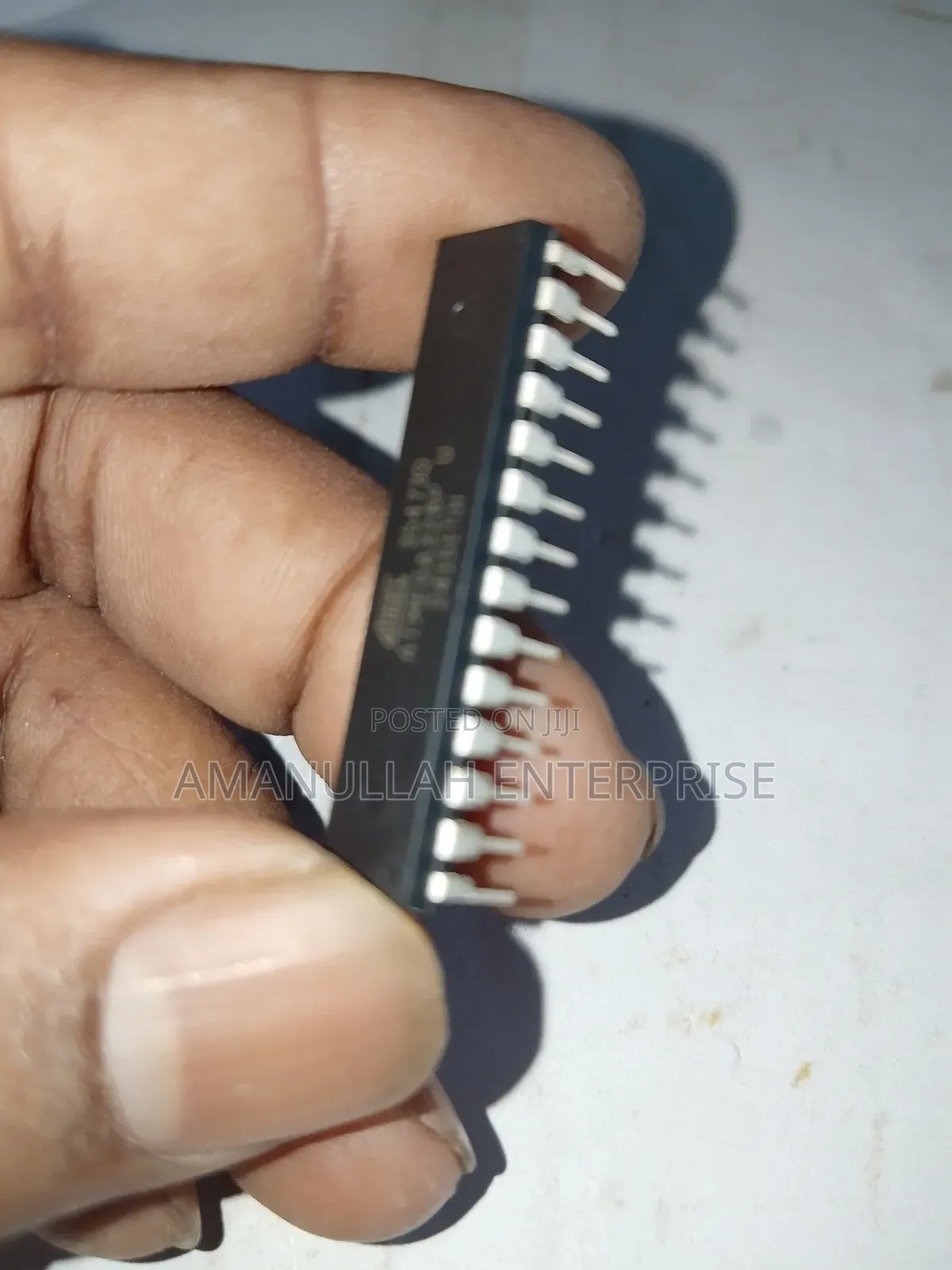 Atmega-328 Arduino Uno Ic একটি শক্তিশালী ৮-বিট মাইক্রোকন্ট্রোলার চিপ।