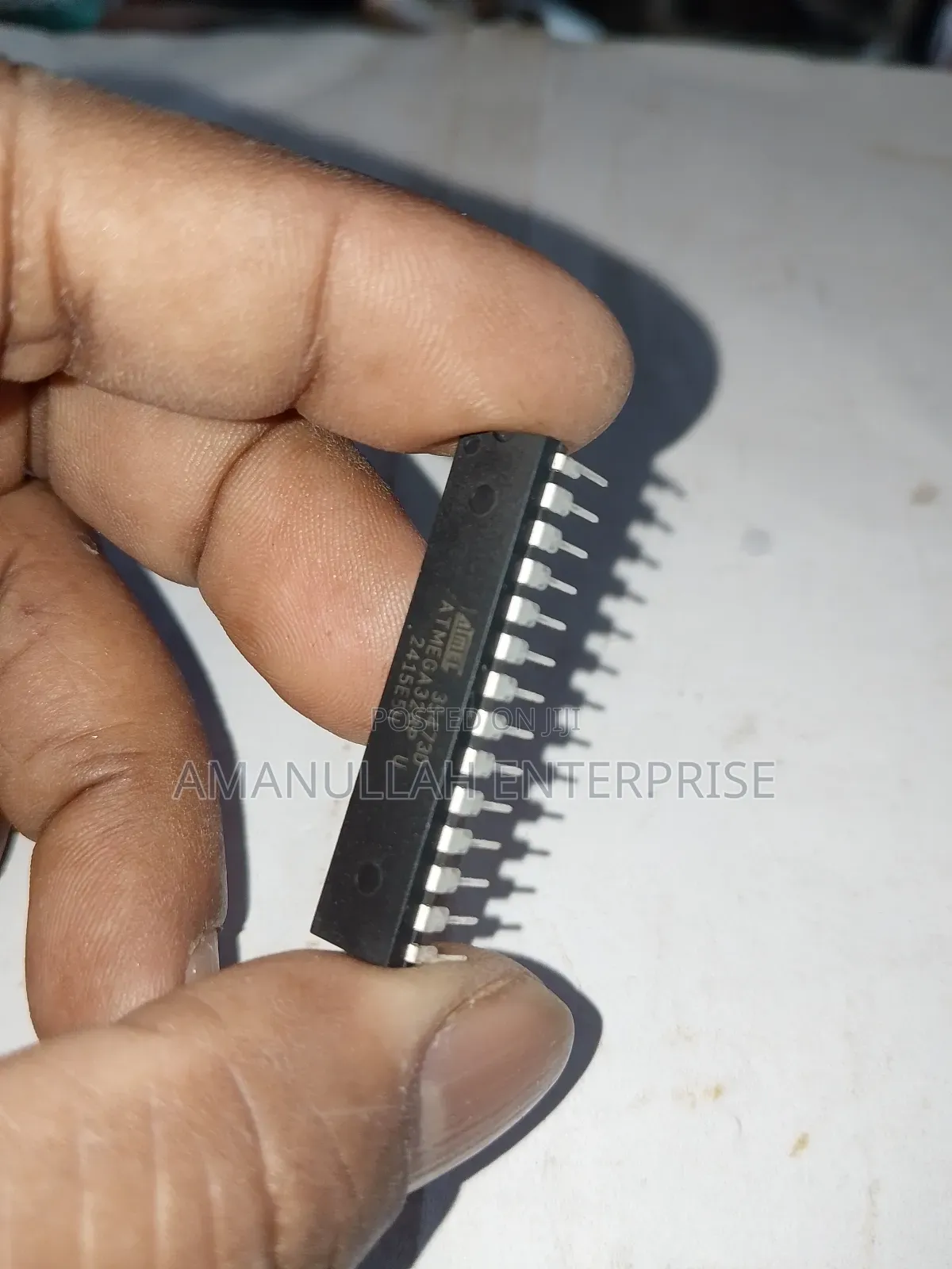 Atmega-328 Arduino Uno Ic একটি শক্তিশালী ৮-বিট মাইক্রোকন্ট্রোলার চিপ।