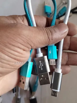 চার্জিং এবং ডেটার জন্য ছোট ব্রেইডেড Usb Type-a থেকে Micro-Usb কেবল।
