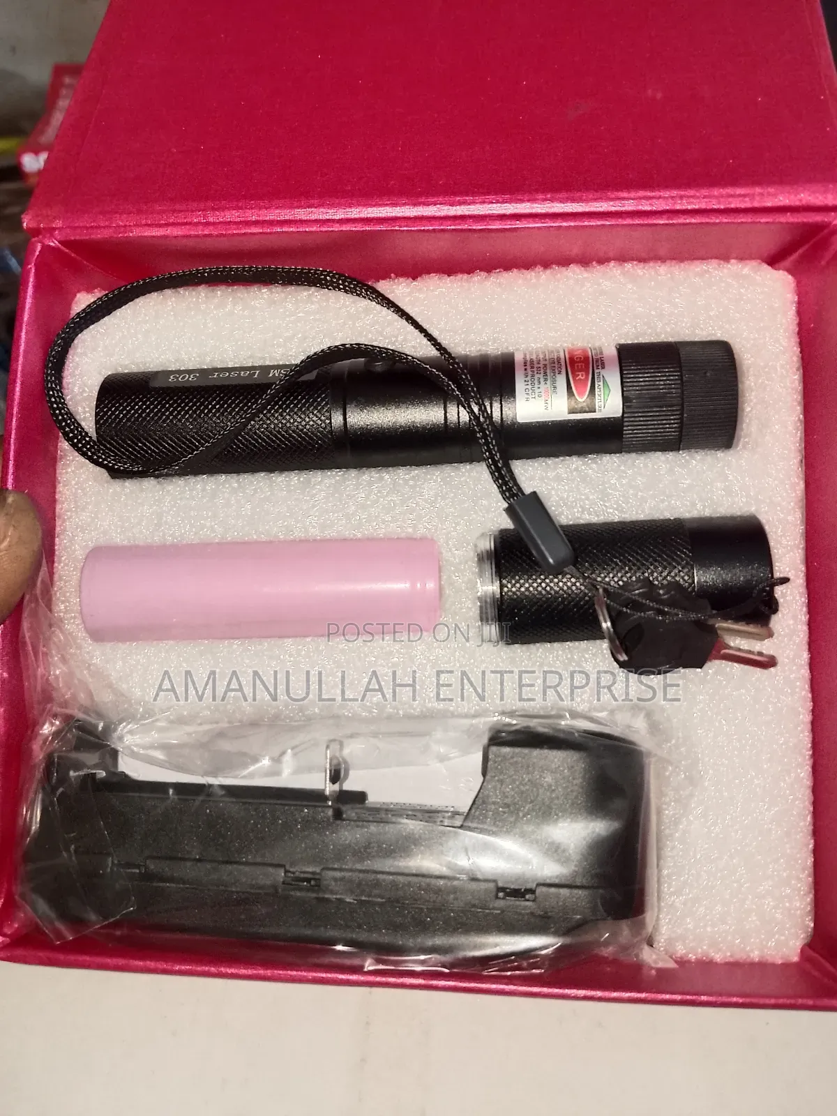 Rechargeable Powerful Green Laser Light For Long-distance Pointing.