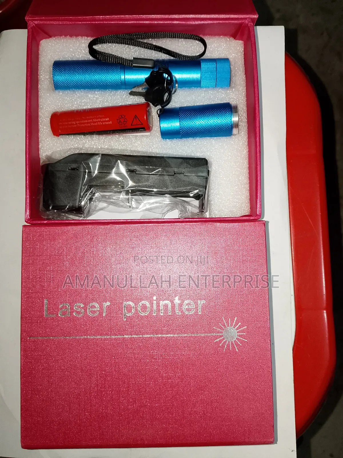 Rechargeable Powerful Green Laser Light For Long-distance Pointing.