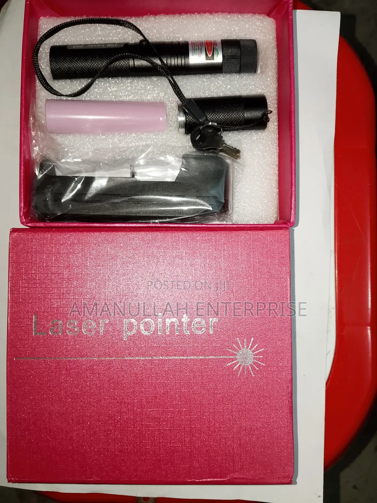 Rechargeable Powerful Green Laser Light For Long-distance Pointing.