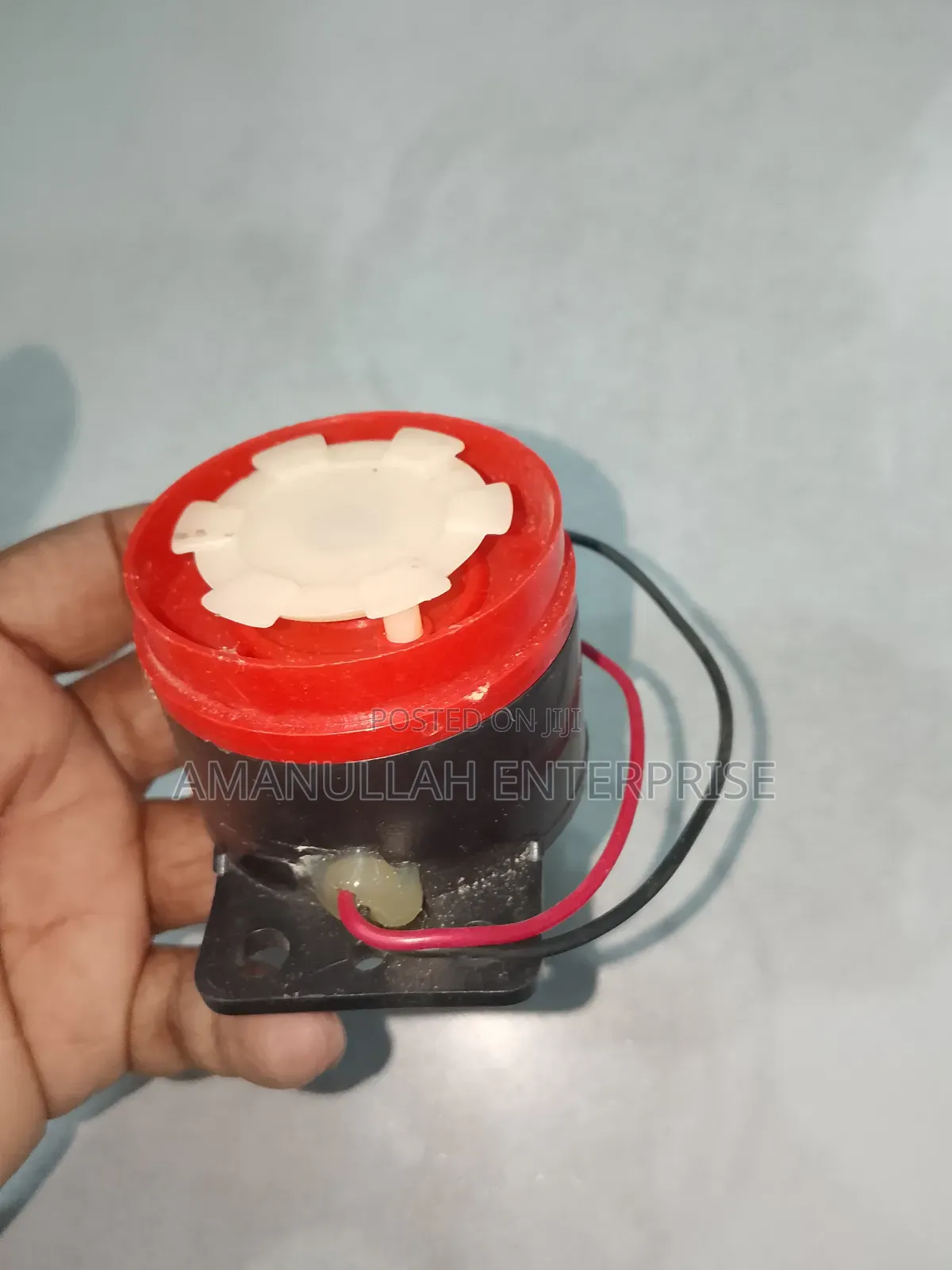 নিরাপত্তা ব্যবস্থায় উচ্চ শব্দ তৈরির জন্য ব্যবহৃত পিজোইলেকট্রিক অ্যালার্ম।