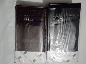 মোবাইল ও অন্যান্য ব্যবহারের জন্য মানিব্যাগ বা পার্স।