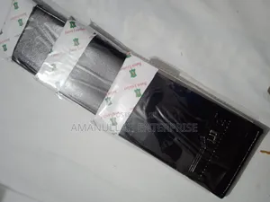 মোবাইল ও অন্যান্য ব্যবহারের জন্য মানিব্যাগ বা পার্স।
