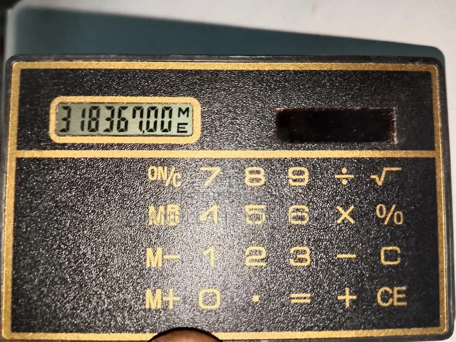 কার্ড ক্যালকুলেটর আল্ট্রা স্লিম।