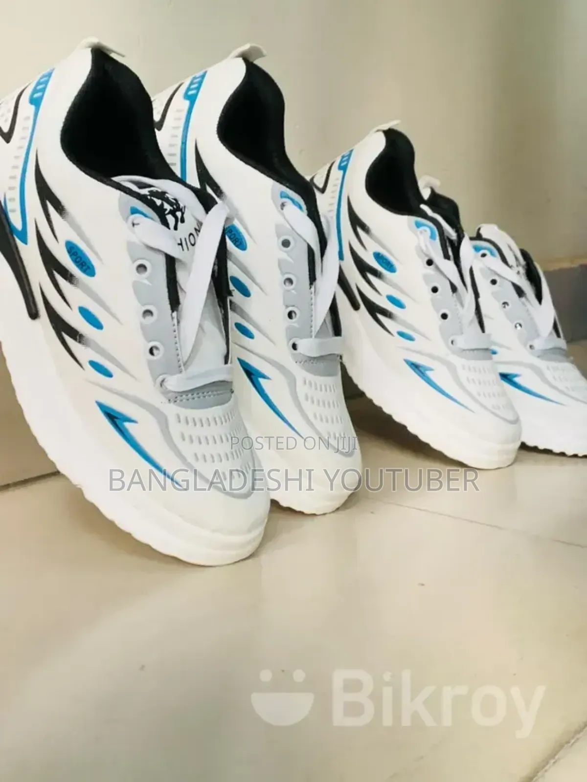 নতুন স্নিকার্স বিক্রির জন্য