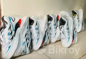 নতুন স্নিকার্স বিক্রির জন্য