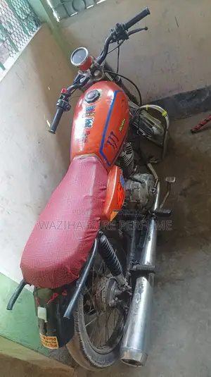 Honda 2005 Orange